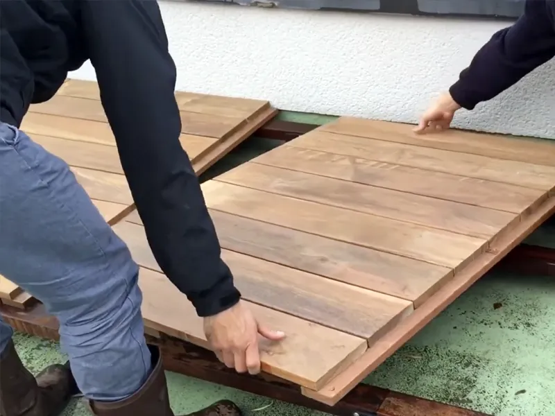 Installation des dalles bois