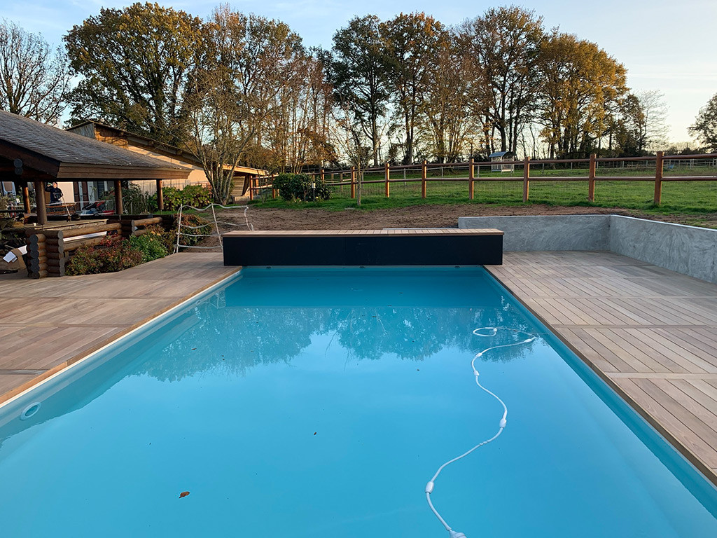 Entourage de piscine à Bruges